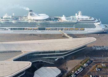 Royal Caribbean cruise struck by norovirus outbreak