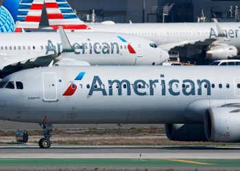 5 on board American Airlines flight hospitalized after odor diverts plane